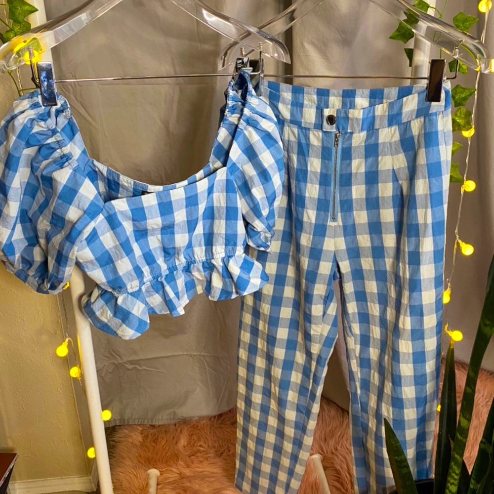 If “this sure isn’t Kansas anymore” was an outfit!